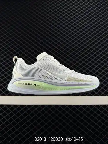 NK Air Zoom Vomero 18 Calzado para correr por carretera ligero y cómodo HM64 Con una textura suave y