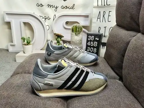 308 Canción de Dadidas X para la colaboración mudo adidas Originals y la marca de moda Song for the 