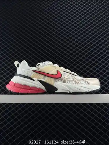 Los zapatos de carrera Nike V2K Run retro de un solo artículo retro papa zapatos de carrera se llama