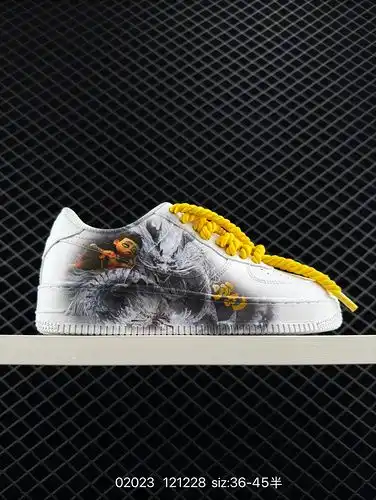 El graffiti original pintado a mano baja de Air Force 1 crea la última versión original de cartón pa