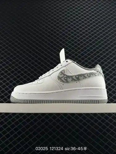 El Nike Air Force 1 Low es un versátil zapato de tabla deportiva casual con un rendimiento de amorti