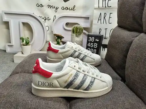 096D Adidas Three Leaf Clover Originals Superstar BZ2506 Shell Head Clásico versátil de ocio zapatos