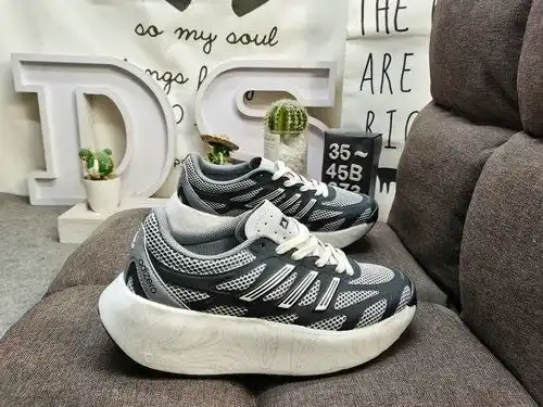 Las nuevas zapatillas de correr 373dadidas adizero arukus están diseñadas inspiradas en un diseño va