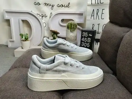 305D nivel de empresa El adidas LABCOURT JS0555 tiene un diseño sencillo y elegante que da a las per