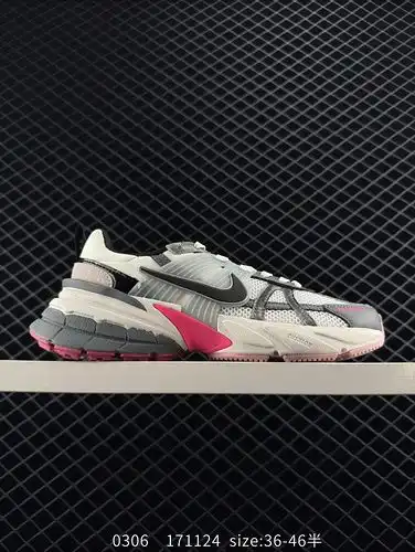 Los zapatos de carrera Nike V2K Run retro de un solo artículo retro papa zapatos de carrera se llama