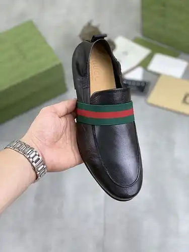 La versión masculina de Gucci es 0303b90 y 3844.