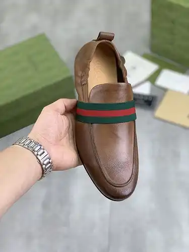 La versión masculina de Gucci es 0303b90 y 3844.
