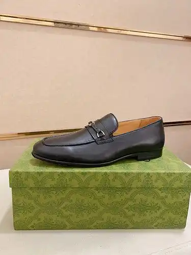 La versión masculina de Gucci es 0309b y 3844.