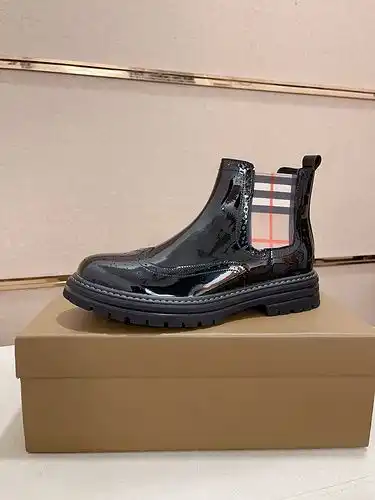 Código de zapato para hombre Burberry 1129C00 Talla 3844