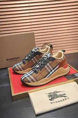 Código de zapato para hombre Burberry 1118B60 Talla 3844