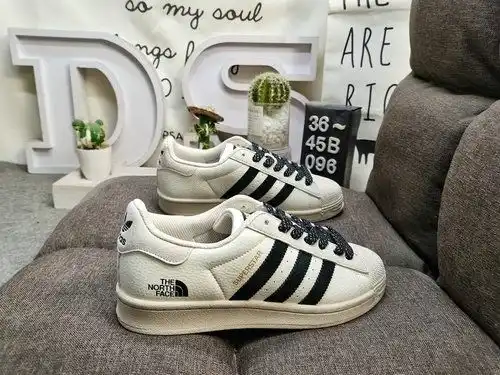 096D Adidas Three Leaf Clover Originals Superstar BZ2504 Shell Head Clásico versátil zapatos deporti