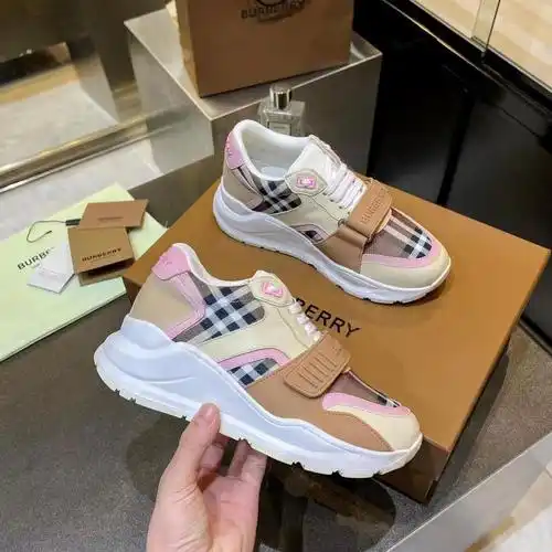 Burberry Código de pareja 0228C Talla Mujeres 3540 Hombres 3945