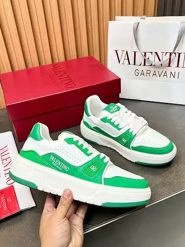 El Código de estilo de la pareja Valentino es 0228c 60 y el tamaño es 3444.