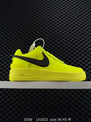 El zapato OFFWHITE x Nike Air Force 1 OW co marca Air Force One color amarillo limón negro continúa 