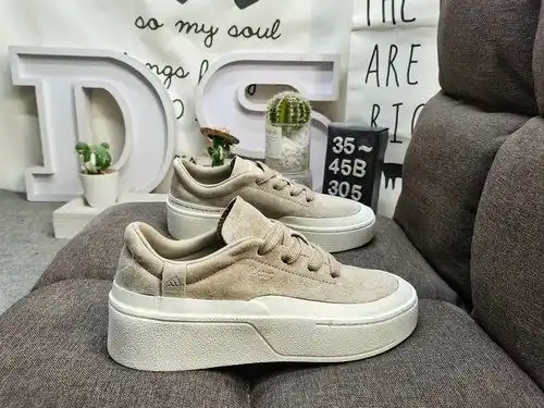 305D nivel de empresa El adidas LABCOURT JS0557 tiene un diseño sencillo y elegante que da a las per