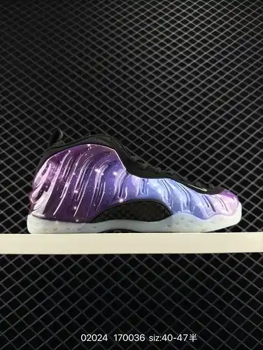 1 Nike Air Foam ONE es la versión más rentable para pulverizar espuma en el suelo con una limpieza p