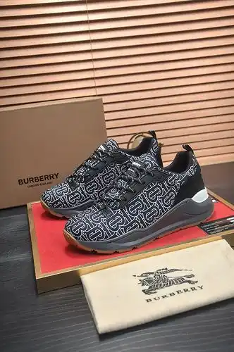 Código de zapato para hombre Burberry 1118B60 Talla 3844
