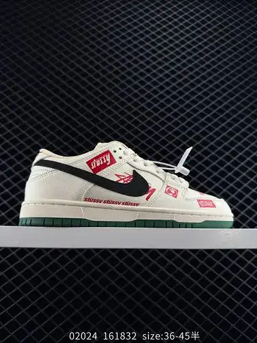 La serie de zapatos de tabla baja Nike SB Zoom Dunk es un zapato de tabla deportiva casual clásico y