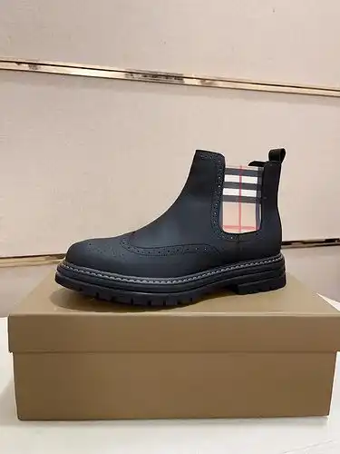 Código de zapato para hombre Burberry 1129C00 Talla 3844