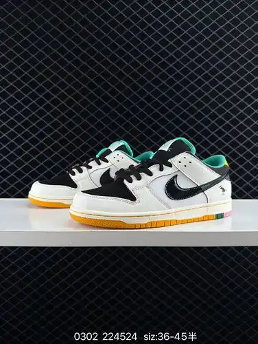 La serie de zapatos de tabla baja Nike SB Zoom Dunk es un zapato de tabla deportiva casual clásico y