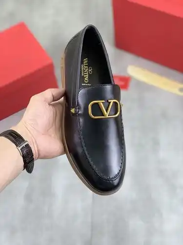 Valentino Mens Edition Código 0327B90 Talla 3844