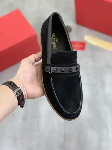 Valentino Mens Edition Código 0327B90 Talla 3844