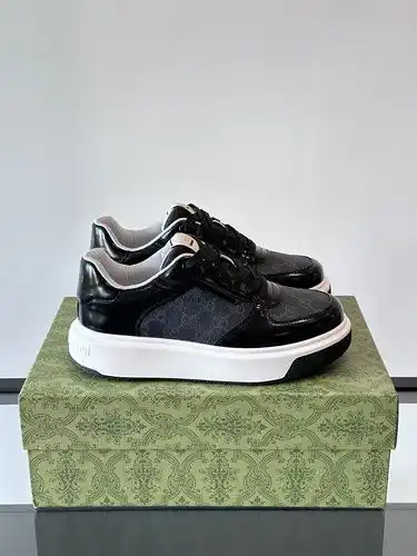 Gucci Mens Edition Código 0318B90 Tamaño 3844 45 46 personalizado