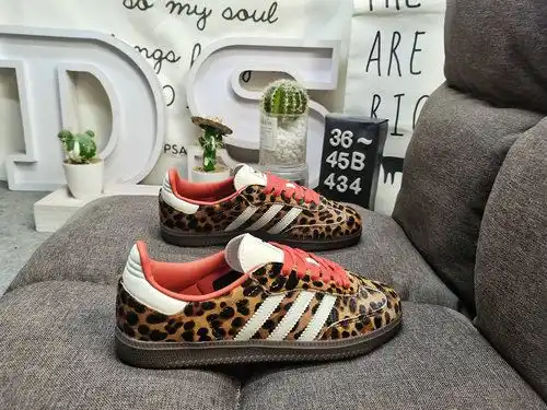 434DADidas SAMBA OG W JI2734: The classic Originals in recent years are made of original suede leath