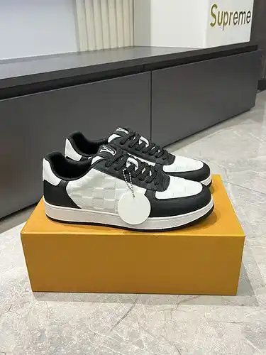 LV Hombre Código 0318B Tamaño 3844 45 personalizado