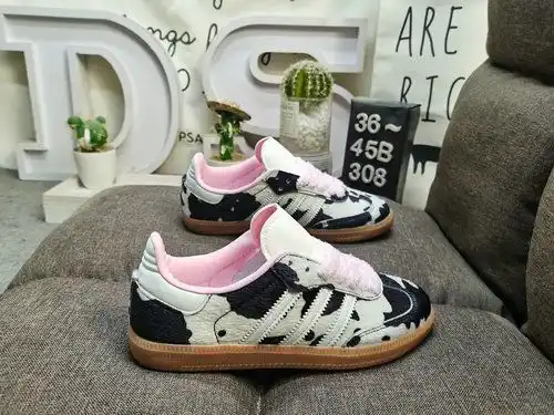 The classic Originals of 308DAdidas SAMBA OG JR6 in recent years are made of genuine suede leather, 