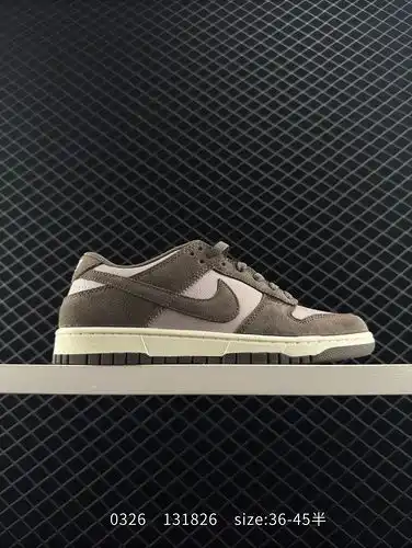 The Nike Sb Dunk Low Pro unisex sports shoe is a retro board shoe that allows you to take bold steps