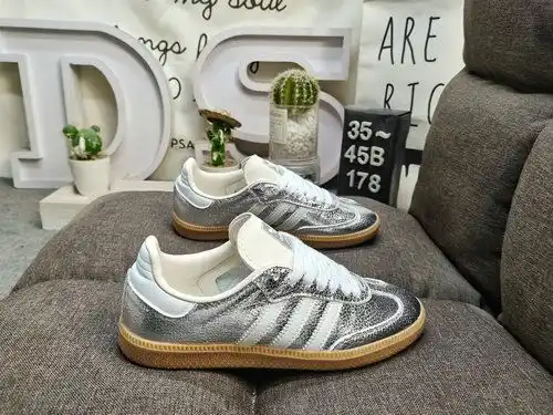 The classic Originals of 178DAdidas SAMBA OG JR0035 in recent years are made of genuine suede leathe