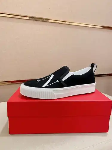 Valentino Mens Edition Código 0321B30 Talla 3944