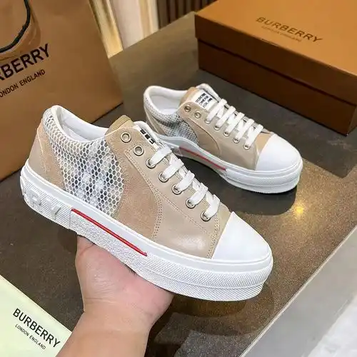 Burberry Código de pareja 0312C00 Tamaño Mujer 3540 Hombre 3945