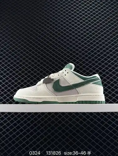NIKE DUNK SB LOW Custom Dunk North Custom Dunk SB, as the name suggests, has a classic Dunk bloodlin