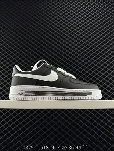 The Nike Air Force 1 Low is a versatile casual sports board shoe with soft and elastic cushioning pe