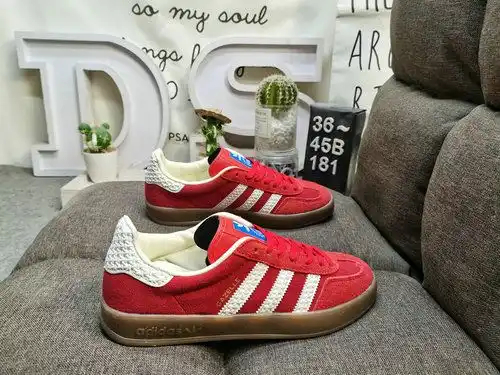 181D Adidas Gazelle Indoor casual, durable, lightweight, and low top board shoes. This Adidas sports