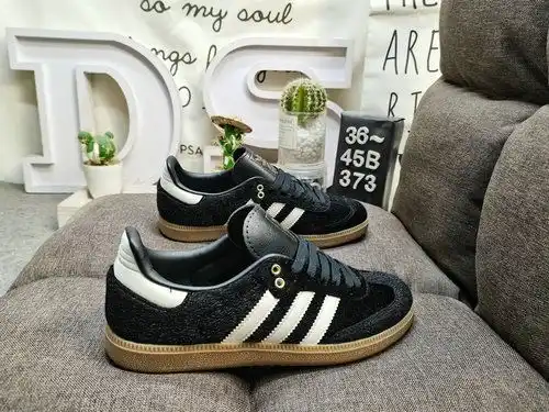 373DAdidas SAMBA OG JQ3694: The classic Originals in recent years are made of original suede leather