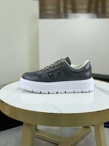 Prada Mens Edition Código 0314D50 Tamaño 3845 45 46 personalizado y no reembolsable