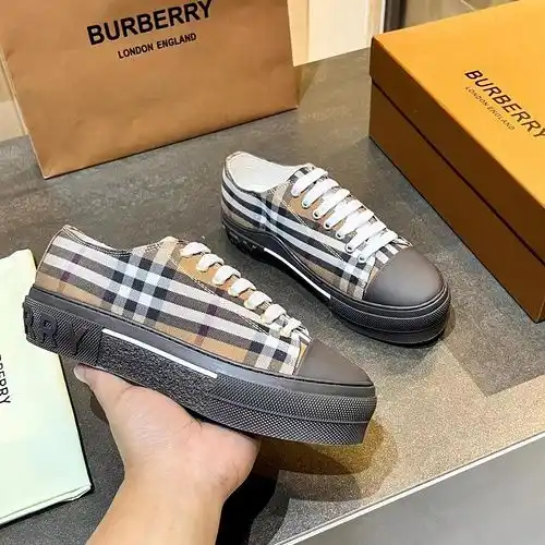 Burberry Código de pareja 0312C00 Tamaño Mujer 3540 Hombre 3945