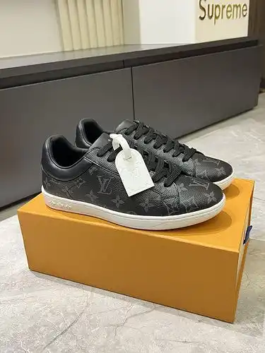 LV Hombre Código 0318B Tamaño 3844 45 personalizado