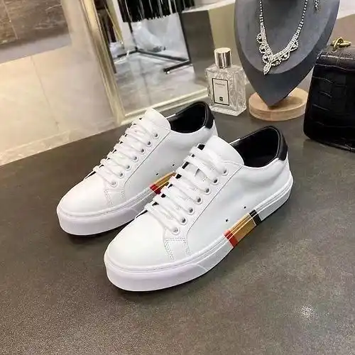 Burberry Código de pareja 0312C00 Tamaño Mujer 3540 Hombre 3945