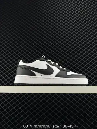 The Nike Court Borough Low 2 low top versatile breathable casual sports board shoe features a classi
