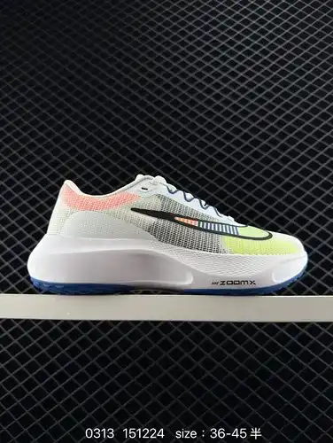 The Nk Zoom Fly 5 super running shoe Nike running shoe Flyknit material creates outstanding elastici
