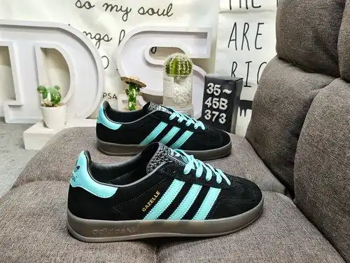 373D Adidas Gazelle Indoor JR7112 casual, durable, lightweight, low top board shoes. This Adidas spo