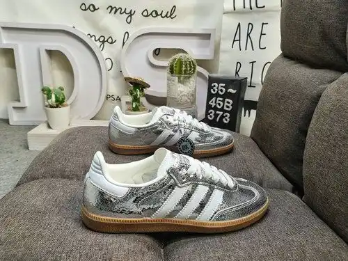 373DAdidas SAMBA OG JR0035's classic Originals in recent years are made of genuine suede leather, fe