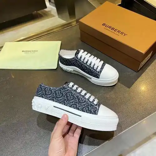 Burberry Código de pareja 0312C00 Tamaño Mujer 3540 Hombre 3945