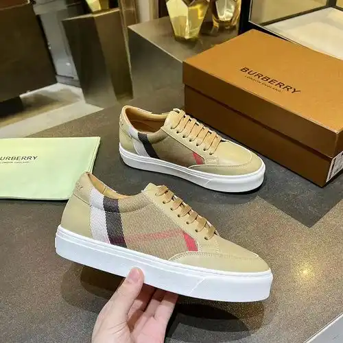 Burberry Código de pareja 0312C00 Tamaño Mujer 3540 Hombre 3945