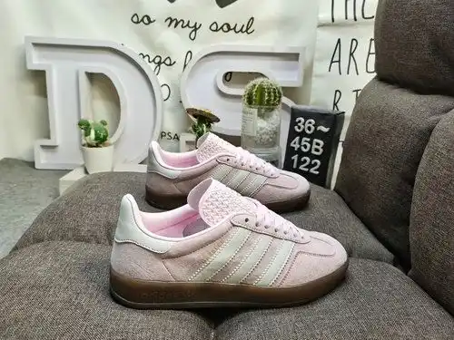 122D Adidas Gazelle Indoor JI2716 casual, durable, lightweight, low top board shoes. This Adidas spo