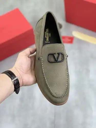 Valentino Mens Edition Código 0327B90 Talla 3844